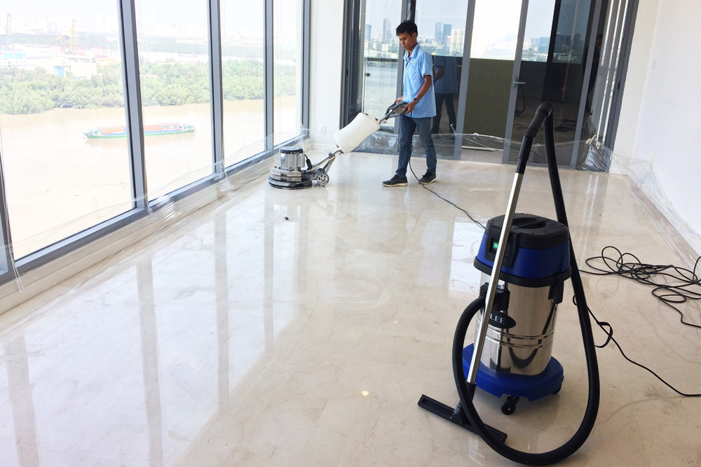 Hình ảnh:Dùng máy hút bụi khô và ướt gia đình vệ sinh sàn