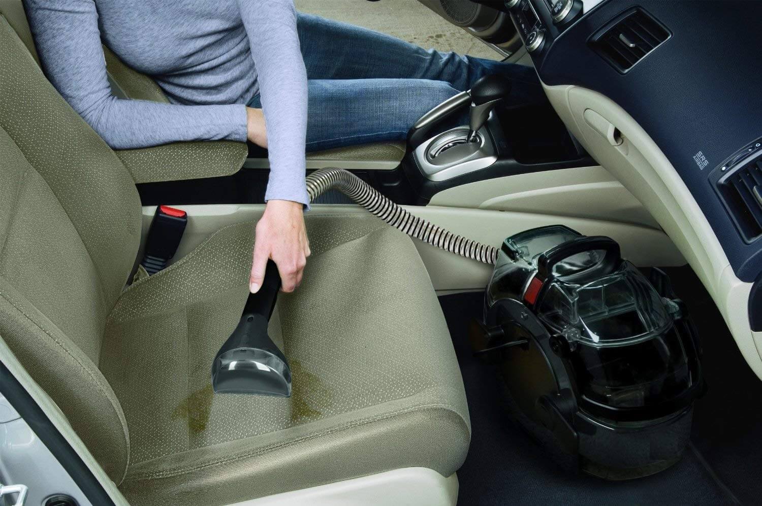 Hình ảnh: Vệ sinh ghế trên xe hơi bằng máy giặt thảm cầm tay