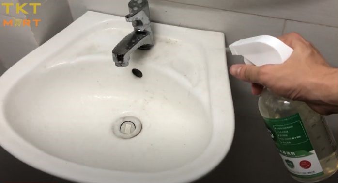 Hình ảnh: Vệ sinh bồn rửa tay lavabo trong nhà tắm